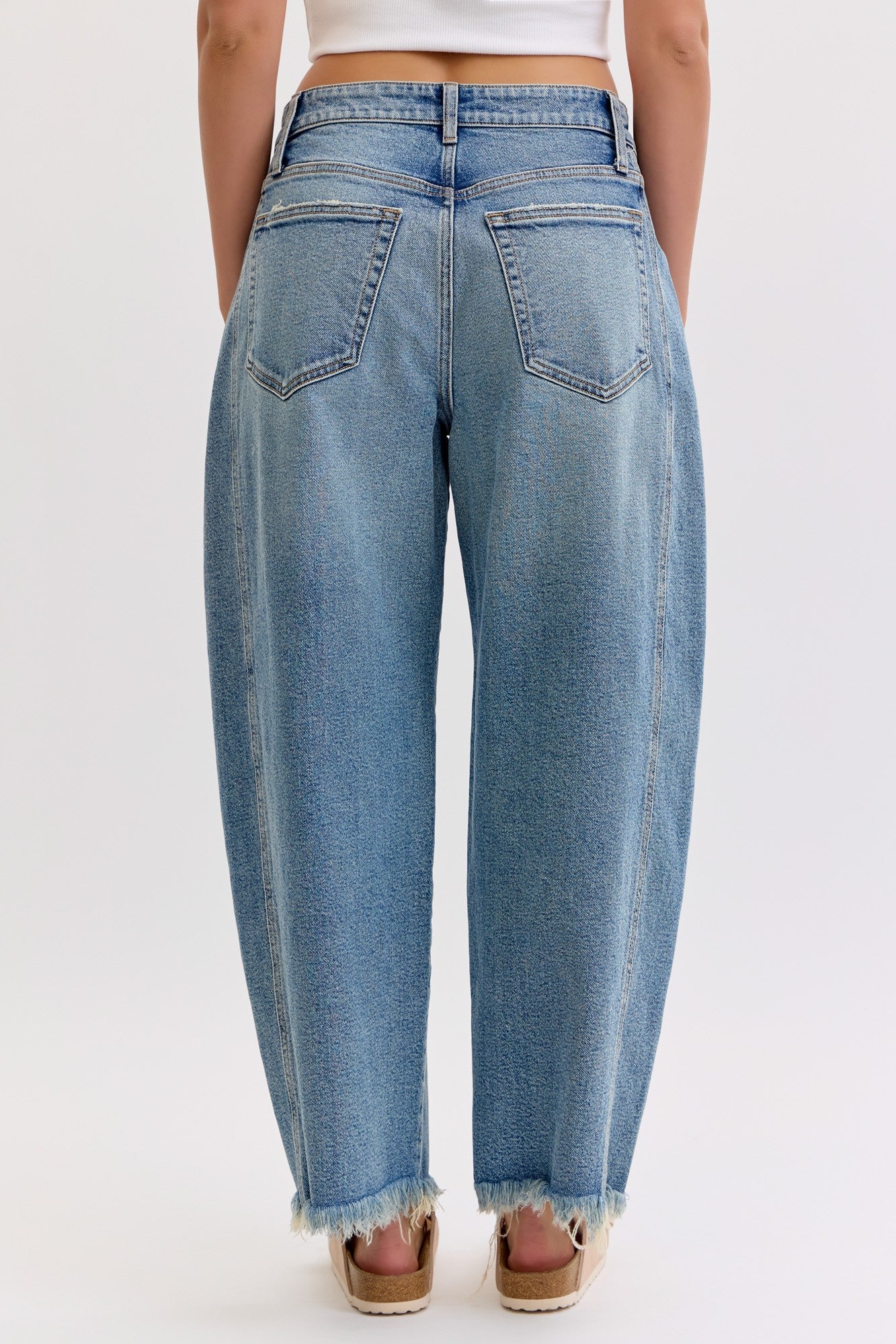 Frida Fray Hem Barrel Jeans